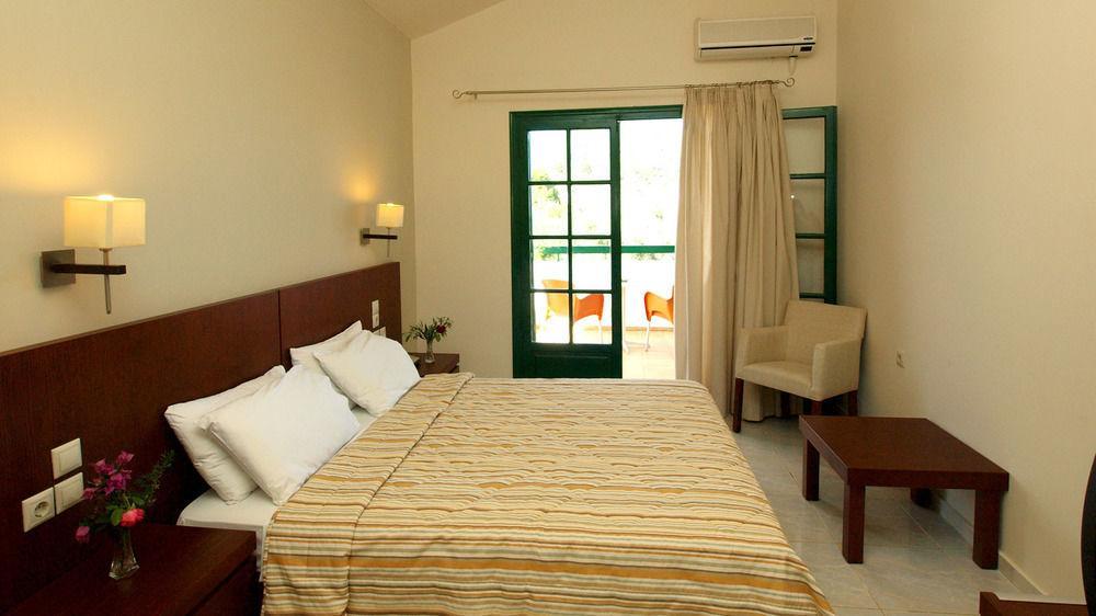 Skiathos Club Hotel & Suites Vasilias  Exterior photo