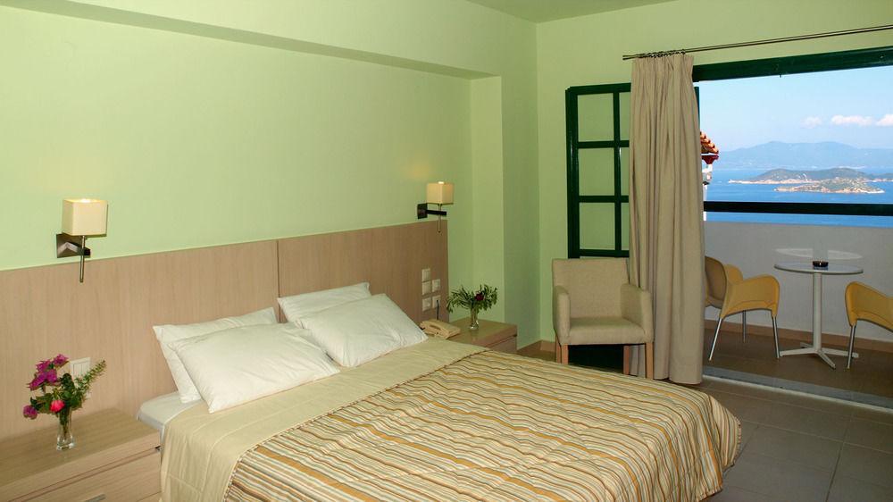 Skiathos Club Hotel & Suites Vasilias  Exterior photo