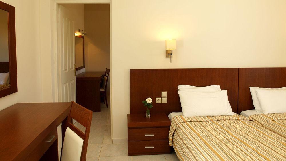 Skiathos Club Hotel & Suites Vasilias  Exterior photo