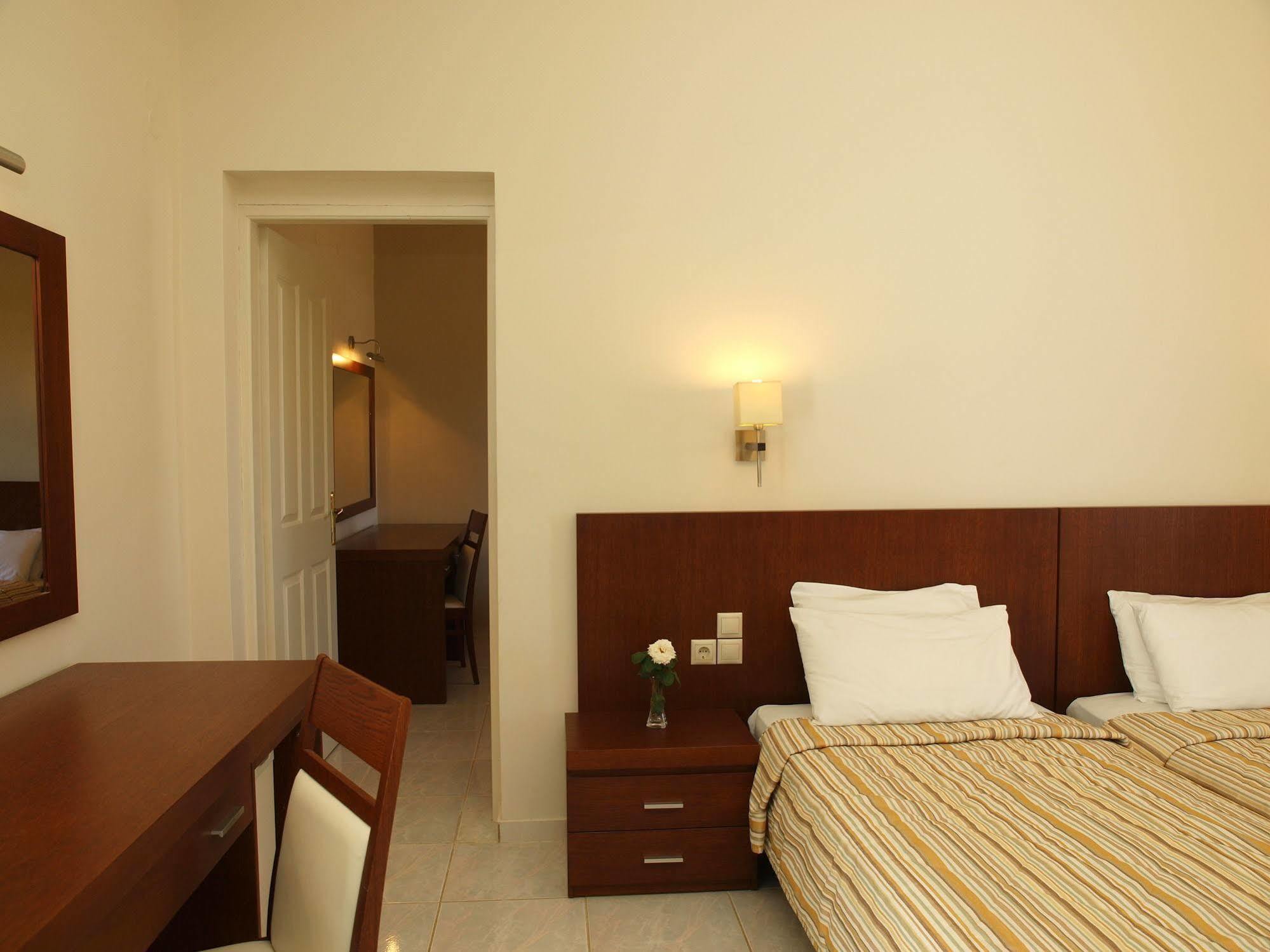 Skiathos Club Hotel & Suites Vasilias  Exterior photo